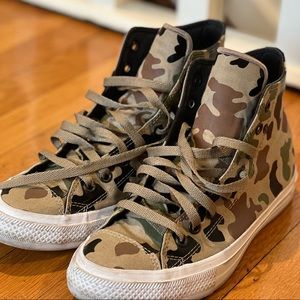 Converse Camo High Tops All Stars Men’s 8/ Women’s 10 Black, Green & Tan